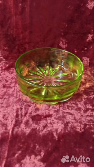 Ваза конфетница салатник зеленое стекло СССР