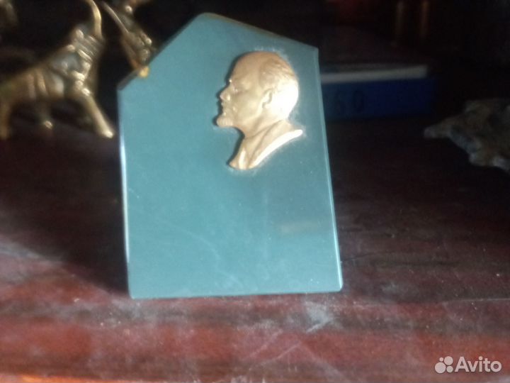 Барельеф настольный