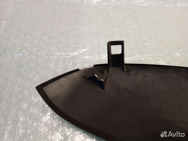 Крышка левого зеркала Toyota Land Cruiser 200
