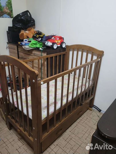 Манеж детский с маятником