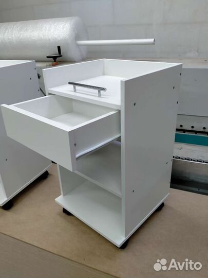 Тележка косметологическая, этажерка на колесиках