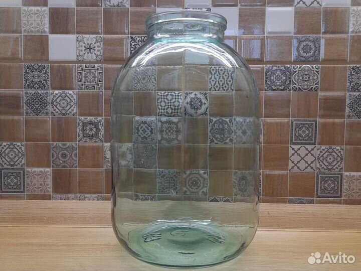 Стеклянные банки под закрутку и закатку много