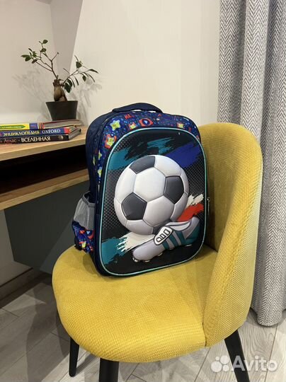 Новый школьный рюкзак для младших классов