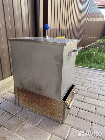 Коптильня с мангалом