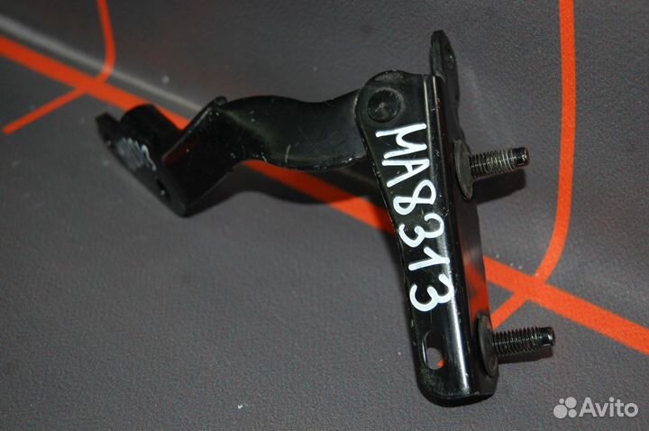 Петля двери багажника правая - Nissan X-Trail T32