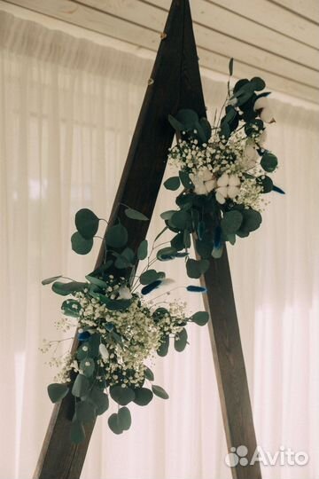 Треугольная свадебная арка