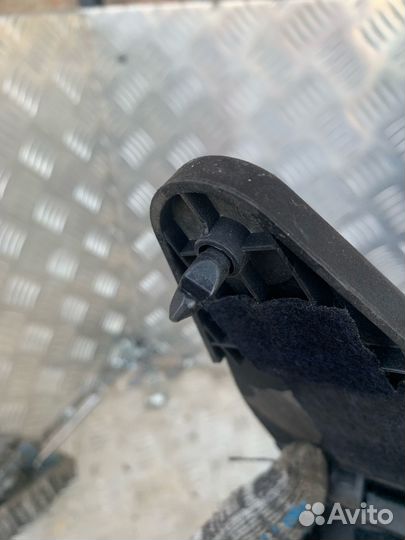 Крепление аварийного знака 8E5 860 285