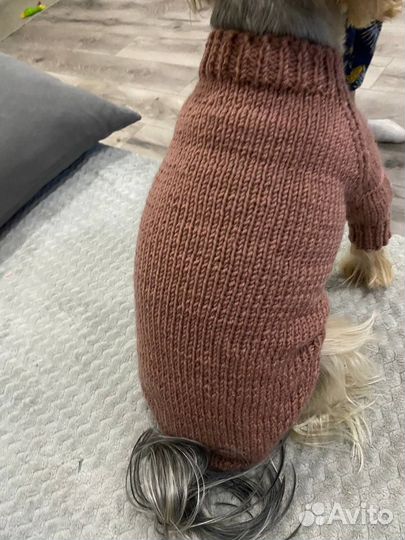 Продам вязаный комбинезон для собаки
