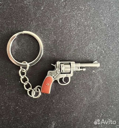 Брелок оружие