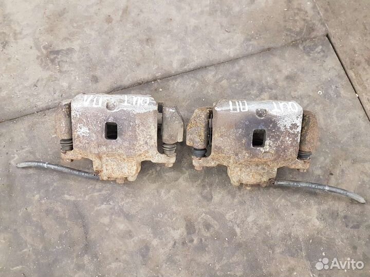 Суппорт передний Mitsubishi Outlander 1