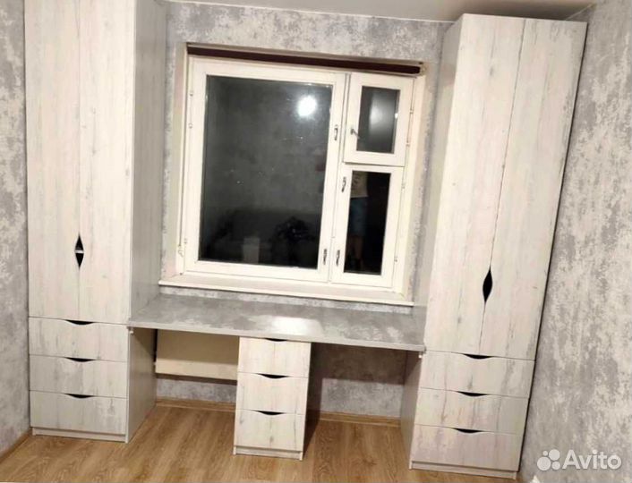 Рабочая зона в углу у окна