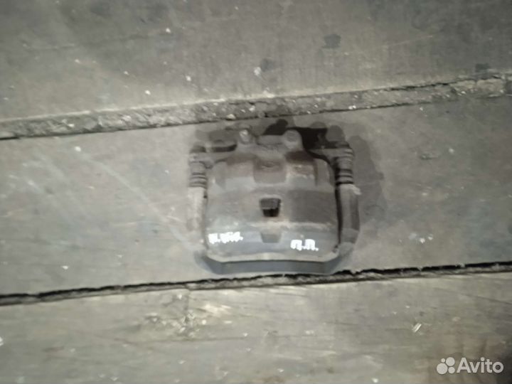 Суппорт nissan wingroad Y11 правый