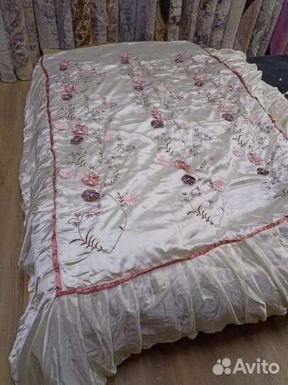 Покрывало на кровать новое