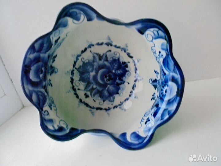 Фарфор Гжель авторство Конфетница на ножк выс 13см