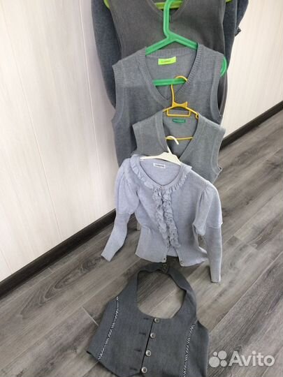 Серая школьная жилетка