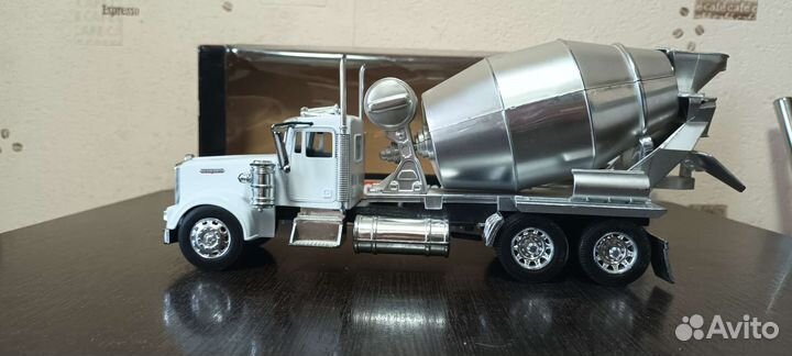 Модедь kenworth 1/32