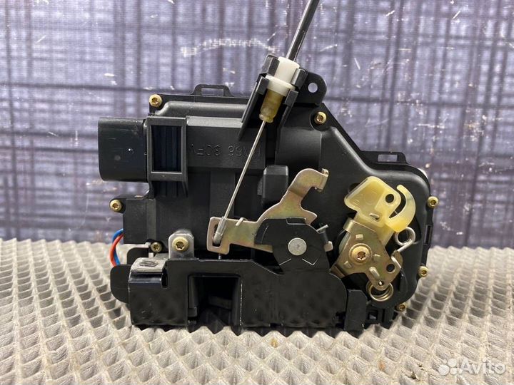 Замок двери передний правый Audi A6 C5 BES 2003