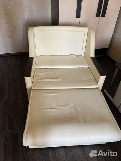 Кожаное кресло бу