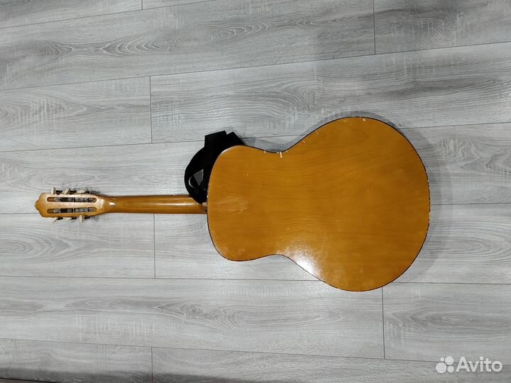 Акустическая гитара