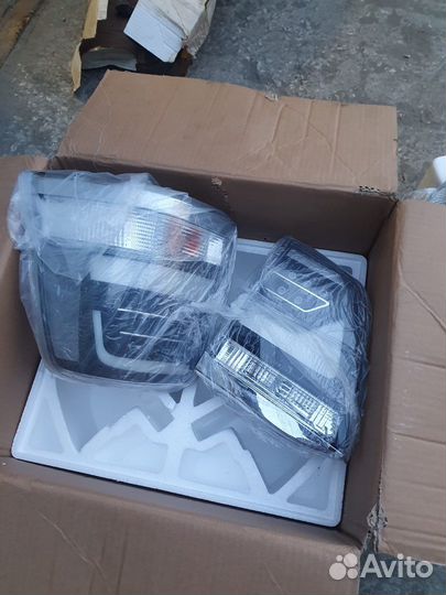 Стопы Toyota Land Cruiser 200 08-15 стиль 16 BW