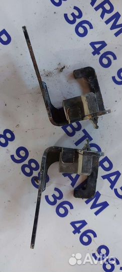 Ограничитель двери на Dodge Caravan