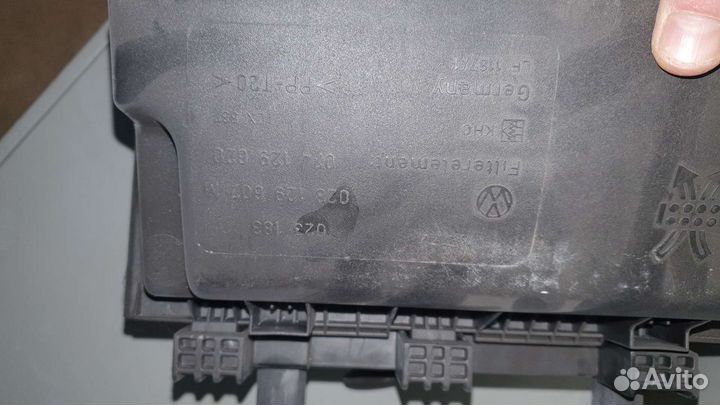 Корпус воздушного фильтра Volkswagen Transporter