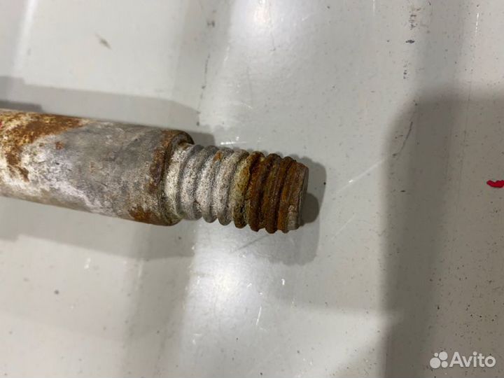 Буксировочный крюк Chevrolet Cruze J300 1.6 F16D3