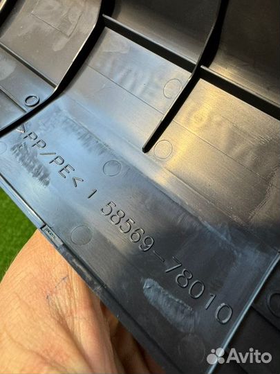 Заглушка номера кузова (1) Lexus Nx300H AYZ10