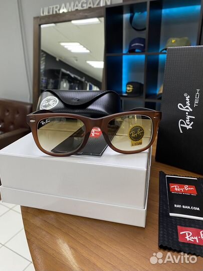 Солнцезащитные очки Ray Ban