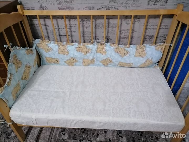 Детская кроватка с матрасом