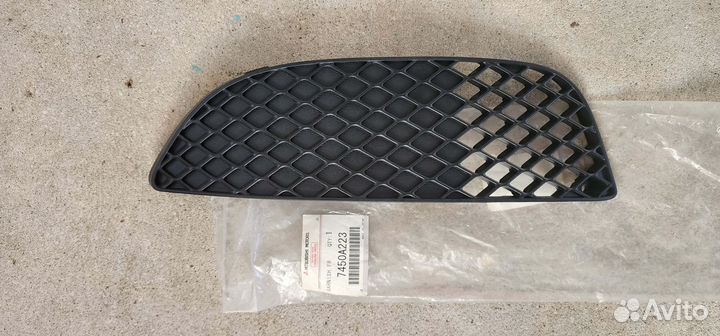 Решетка бампера левая
