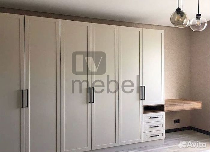 Зеркальный шкаф