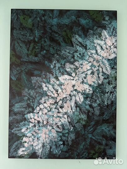 Картина листья на замерзшей земле