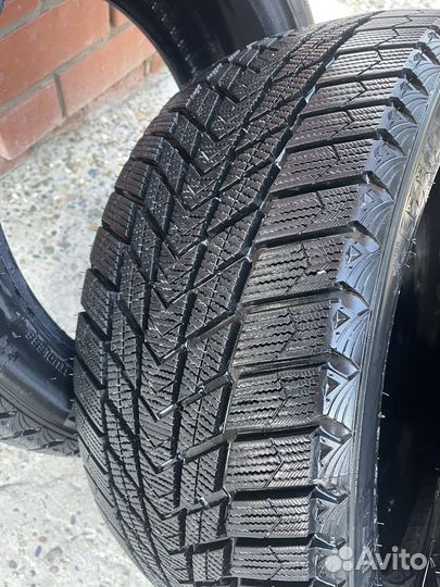 Roadstone Winguard Ice Plus 225/45 R17