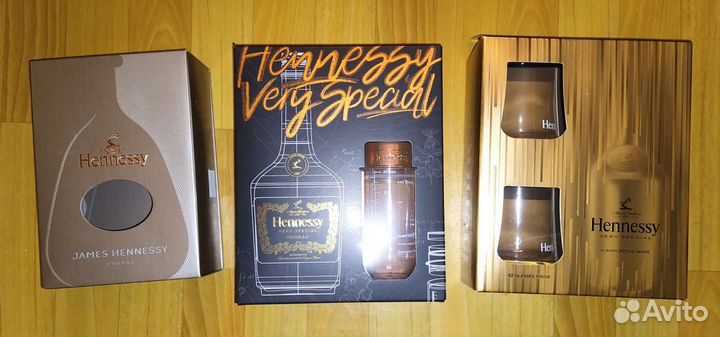 Пустые коробки из-под Hennessy