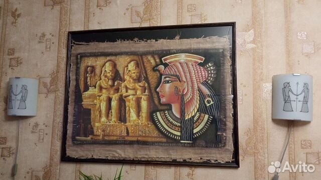 Египетский папирус в раме под стеклом