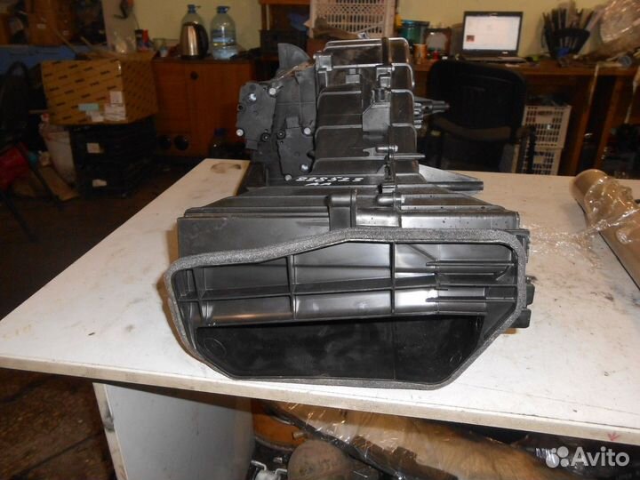 Корпус вентилятора отопителя (Audi A6)