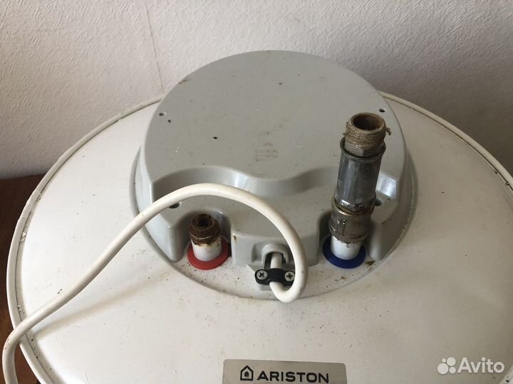 Водонагреватель Ariston 100л