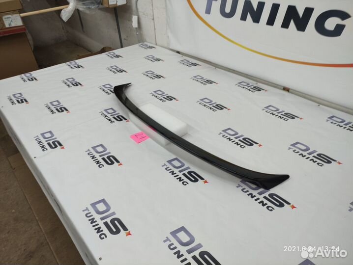 Спойлер на крышку багажника Camry 70