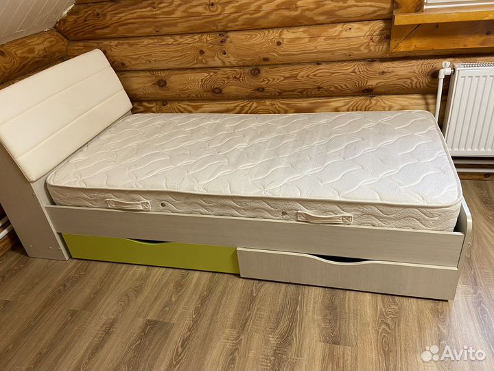 Детская кровать с матрасом