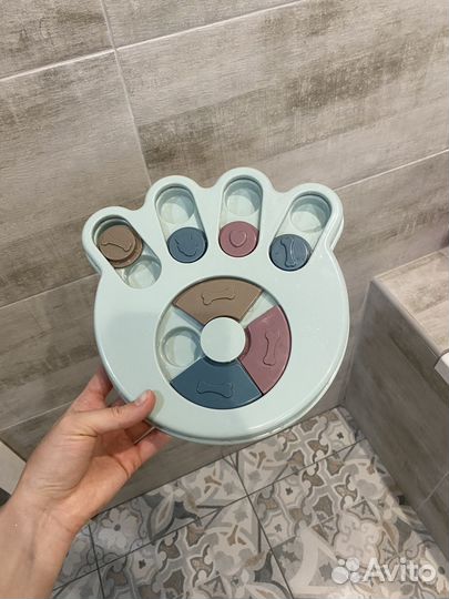 Кормушка-игрушка