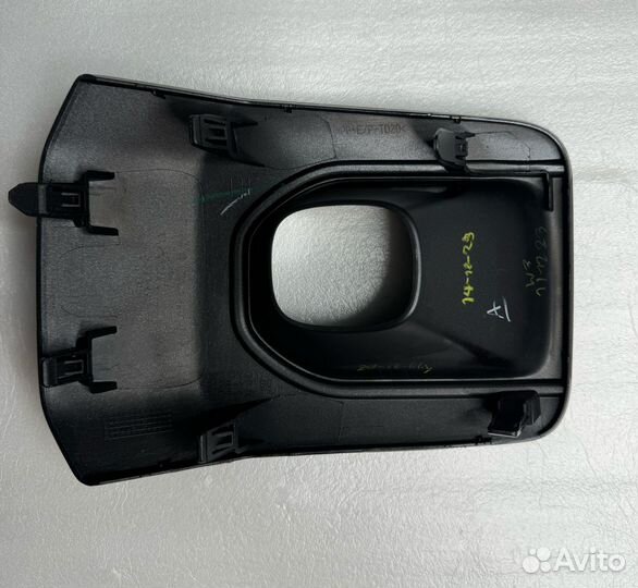 Левая накладка противотуманной фары Toyota Hilux 8