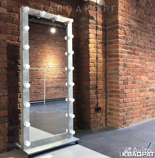 Гримерное зеркало с подсветкой