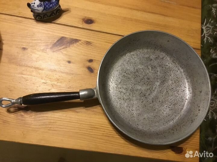 Сковородки и крышка