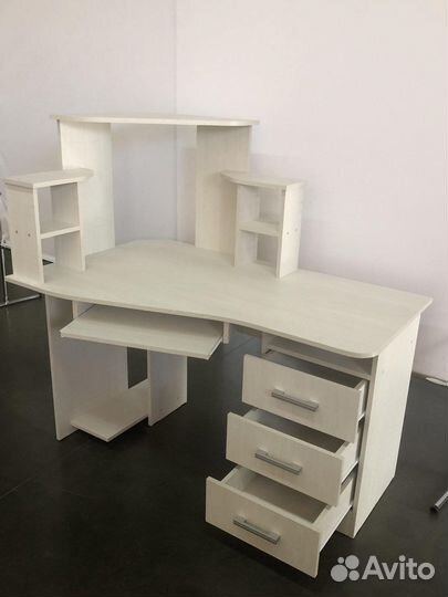 Стол компьютерный №1