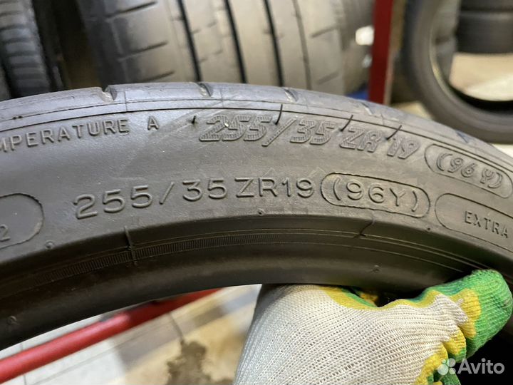 Michelin Pilot Super Sport 255/35 R19 96Y