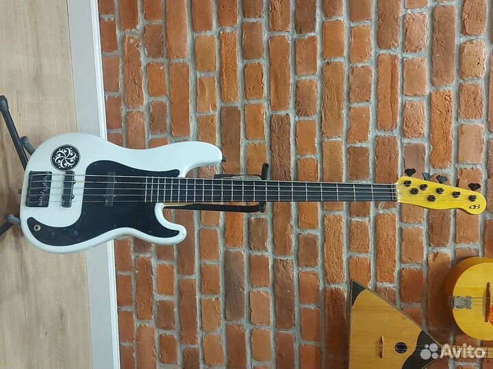 Бас гитара 5 струн