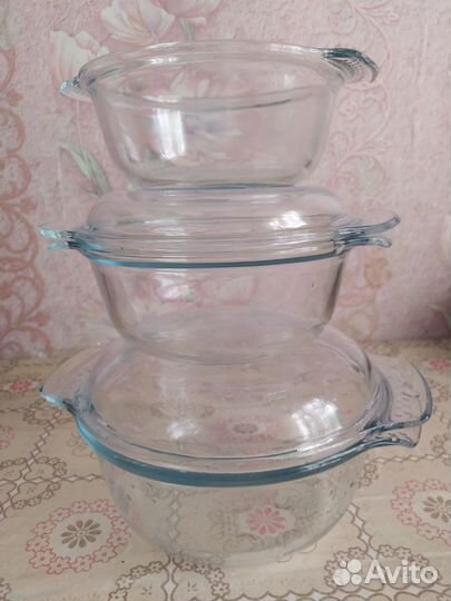 Набор стеклянных кастрюль