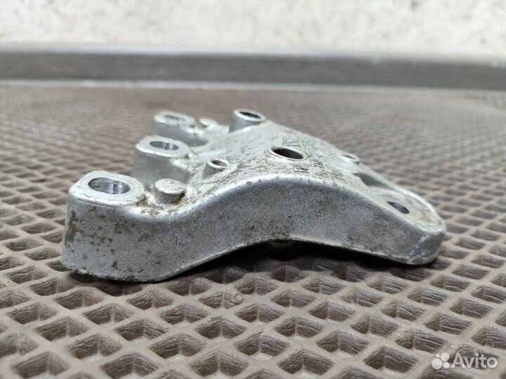 Кронштейн двигателя правый Volkswagen Polo Sed Rus