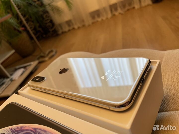 iPhone Xs, 64 ГБ